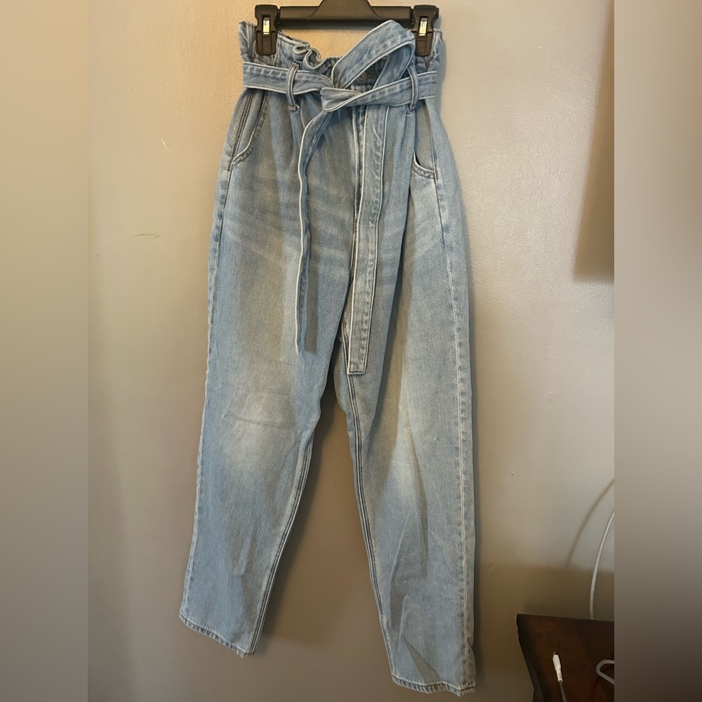 American Eagle Outfitters jeans - light blue “Highest rise mom jeans” w/belt - Picture 3 of 12